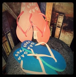Gap rubber flip flops ...2 pair